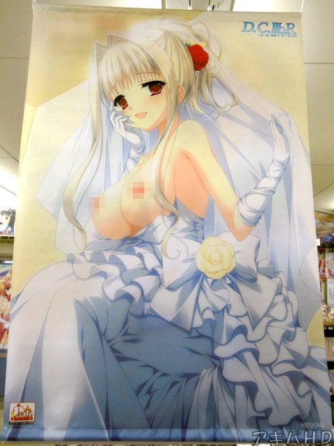 展示されていたタペストリー、芳乃シャルルのウェディングドレス姿「シャルルさん投票が多かったので、シャルルさんセットでお願いしました」