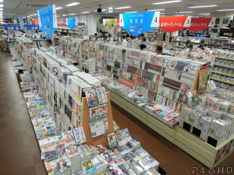 K-BOOKSが新しくなったラジオ会館でリニューアルオープン上は3Fの秋葉原新館、フロアの隅から一望した様子