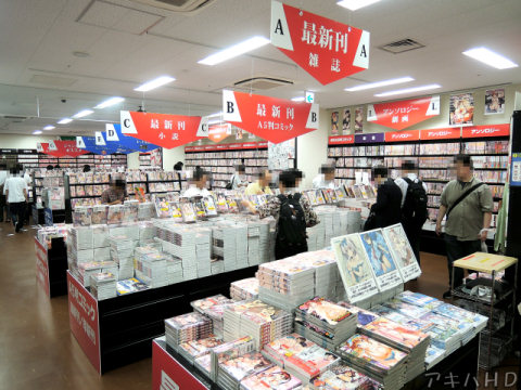 K-BOOKS秋葉原新館では初の壁で仕切られた成年向け書籍のコーナー